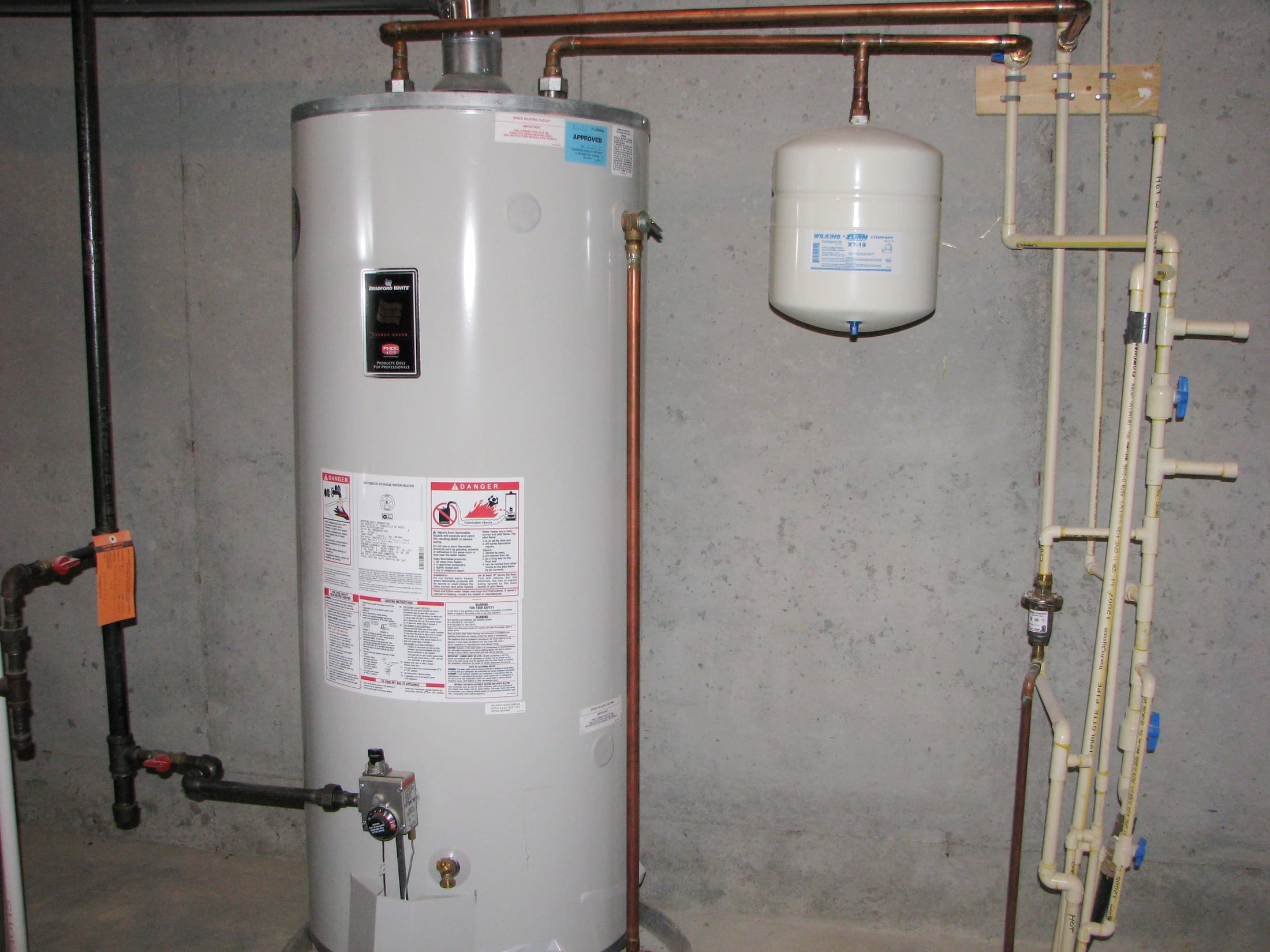 50-gallon electric water heater - proper drain pan, no corrosion