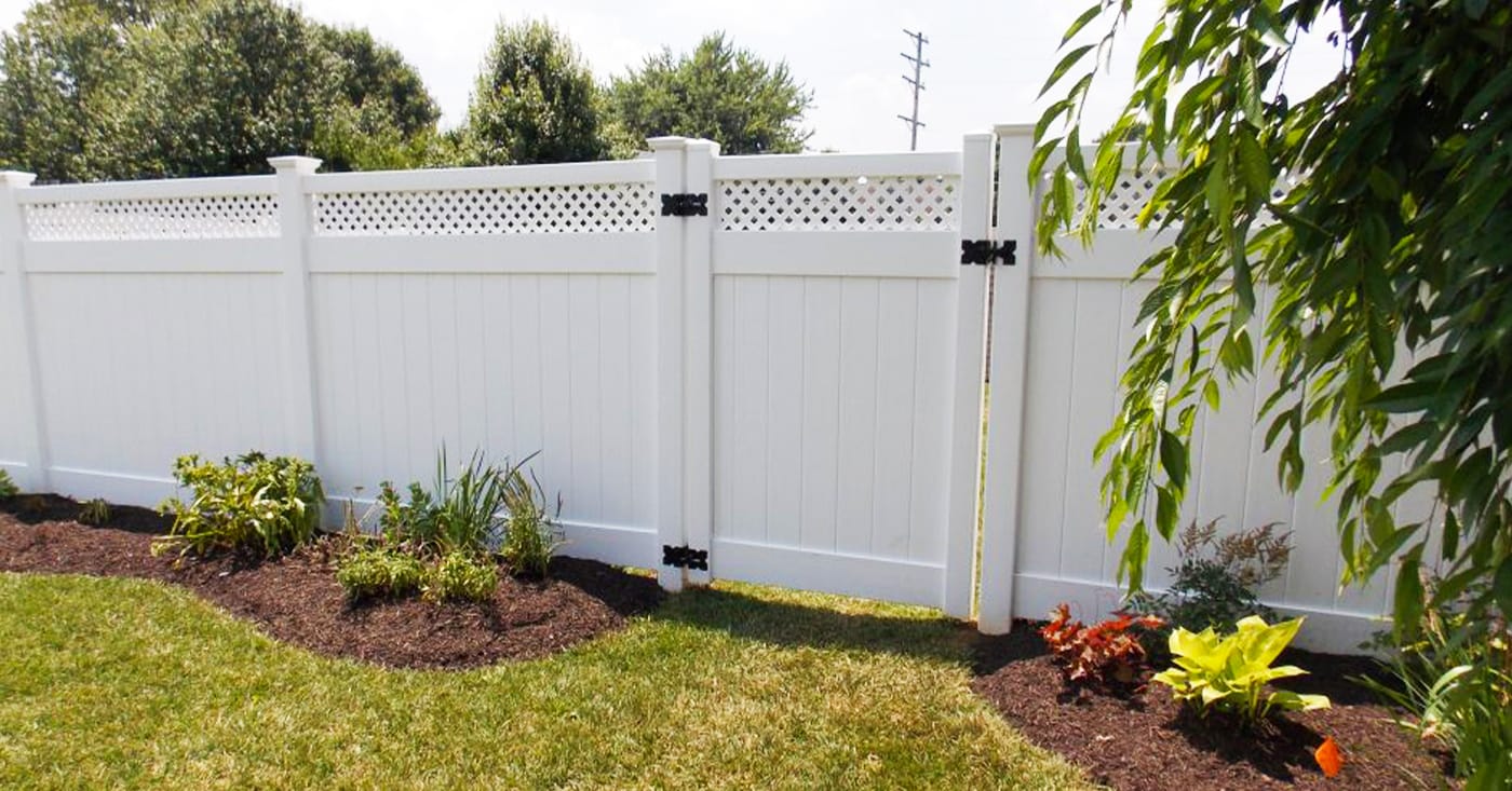 Privacy Vinyl with Lattice Top